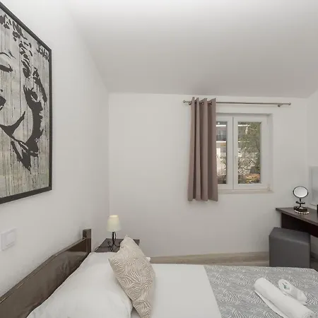 Apartment Bilin San *