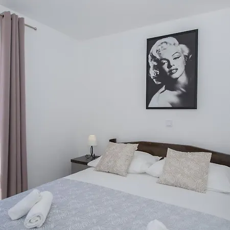 Apartment Bilin San *